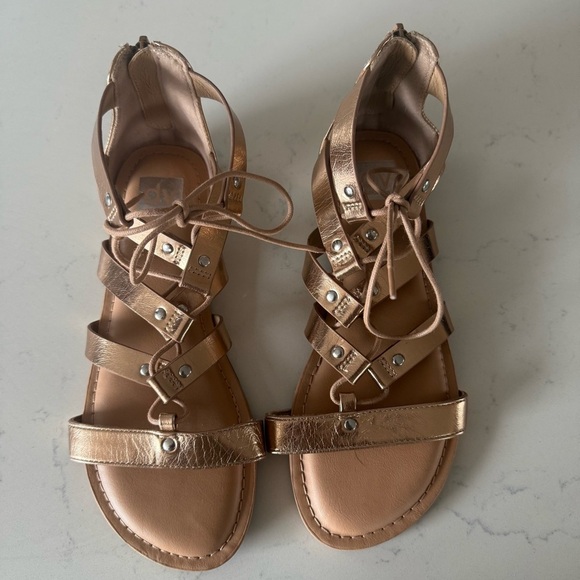 New DV by Dolce Vita Girls Curse Gladiator Sandals in Bronze Size: 5 - Picture 1 of 5